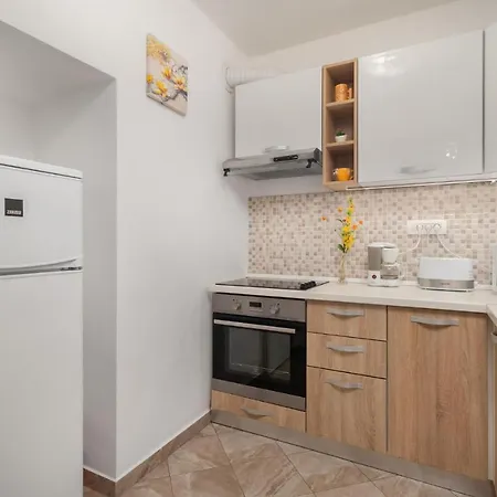 3 Bedroom Lovely In Апартаменты *