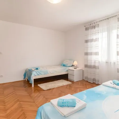 Апартаменты 3 Bedroom Lovely In Добринь