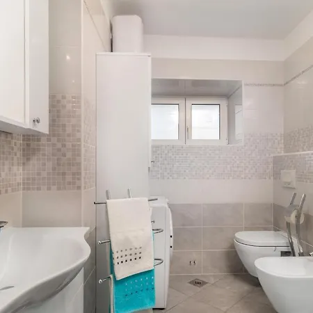 3 Bedroom Lovely In Апартаменты