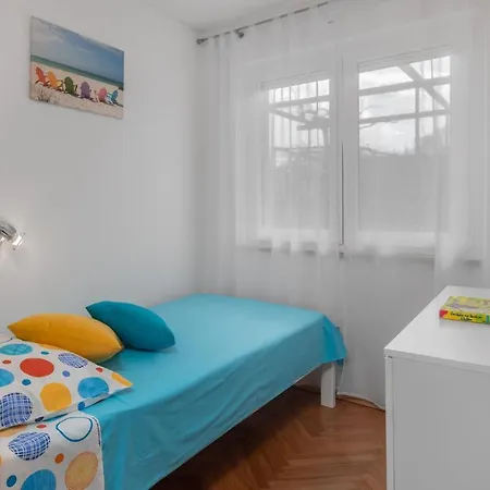 3 Bedroom Lovely In * Добринь