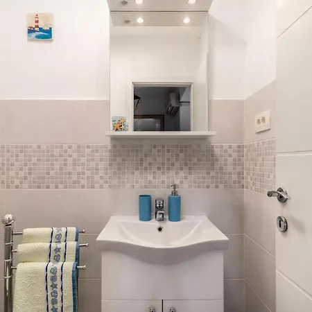 Апартаменты 3 Bedroom Lovely In Добринь