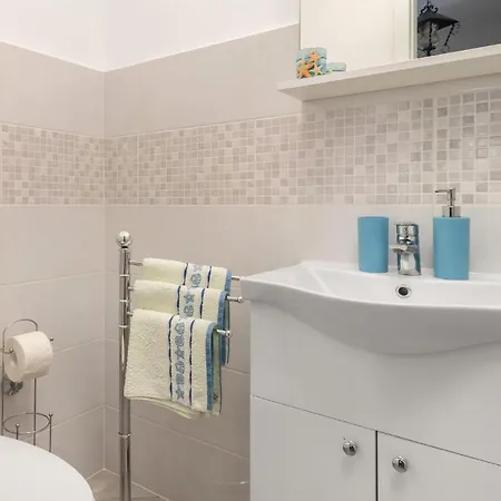 Апартаменты 3 Bedroom Lovely In