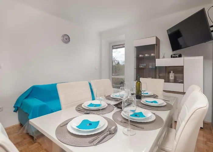3 Bedroom Lovely In Διαμέρισμα