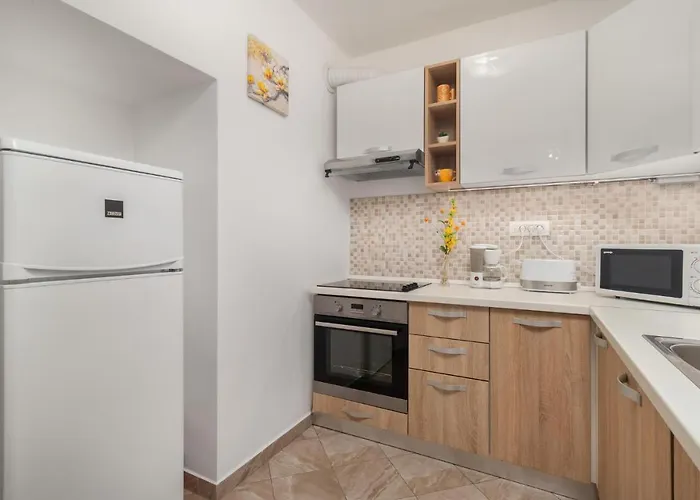 3 Bedroom Lovely In Διαμέρισμα *