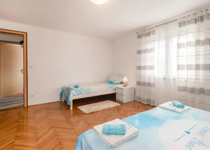Διαμέρισμα 3 Bedroom Lovely In Dobrinj