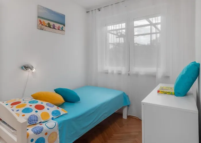 3 Bedroom Lovely In * Dobrinj
