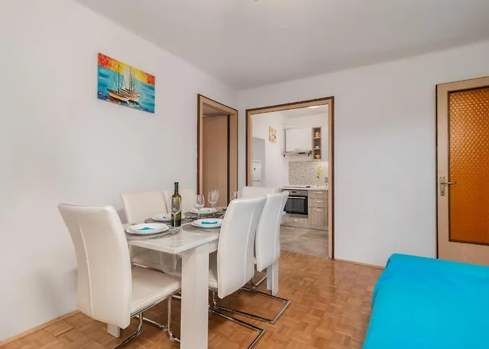 3 Bedroom Lovely In * Dobrinj