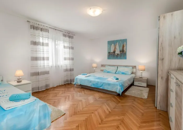 Διαμέρισμα 3 Bedroom Lovely In *